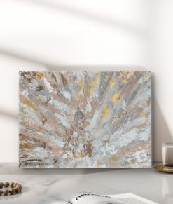 PAsztel páva enteriőrben